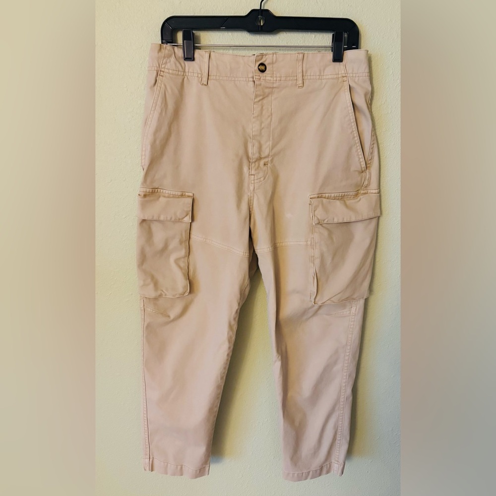 Alex Mills City Cargo Pants in Khaki Size: 30
Waist: 30”